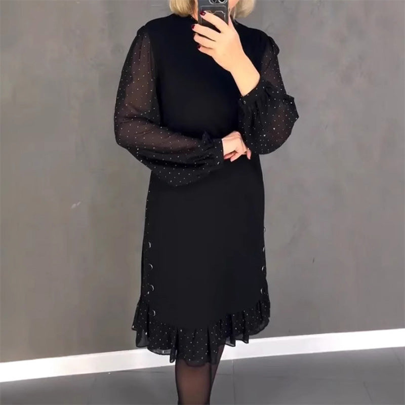JOHANNA - Elegantes Kleid mit Kristallen und Rundhalsausschnitt