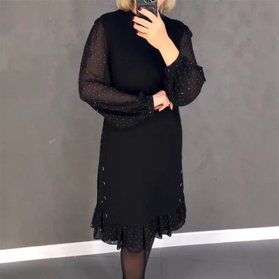 JOHANNA - Elegantes Kleid mit Kristallen und Rundhalsausschnitt