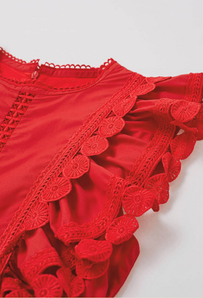 ÄRMELLOSES MIDIKLEID MIT HÄKELBESATZ IN ROT