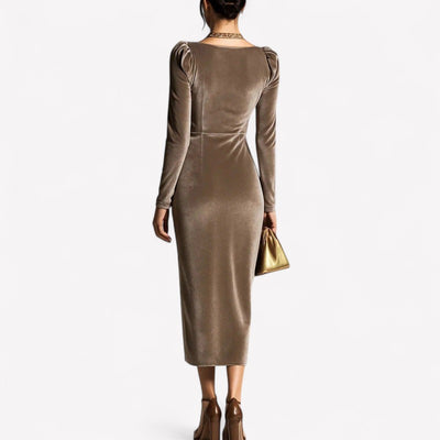 Elin - Figurschmeichelndes, plissiertes Samtkleid