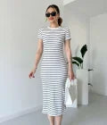 SABINA - Gestreiftes gekämmtes Kleid mit kurzen Ärmeln